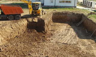 Рытье котлованов под фундамент в Королев – цена от 2616 руб. за м3 | ИП Садыков В. Р.