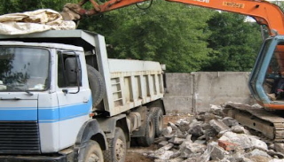 Вывоз строительного мусора с участка в Королев недорого от 1570 руб. | ИП Садыков В. Р.